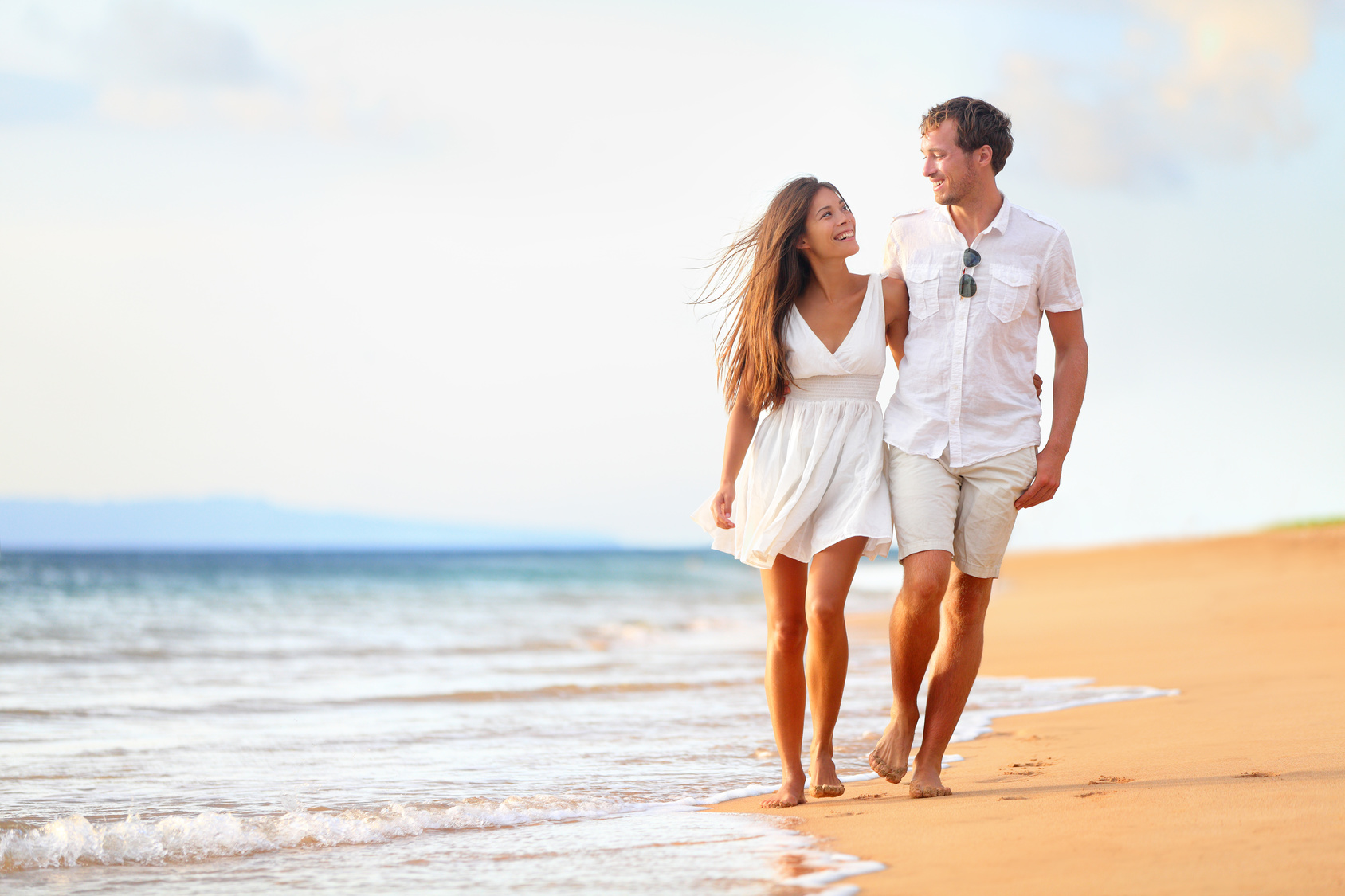 Romantic Holidays Beach couple walking on romantic travel