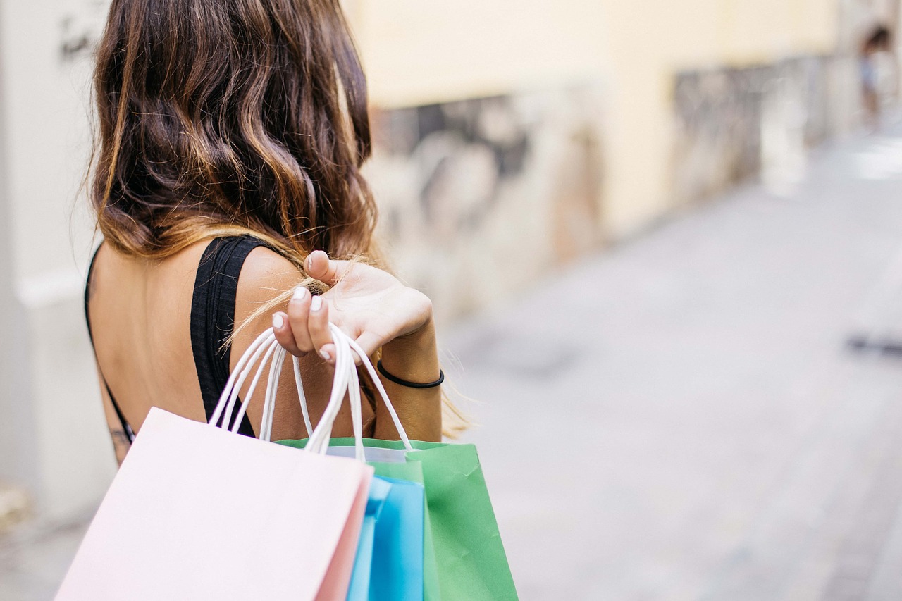 The Dos and Don'ts of Shopping for Your Trip